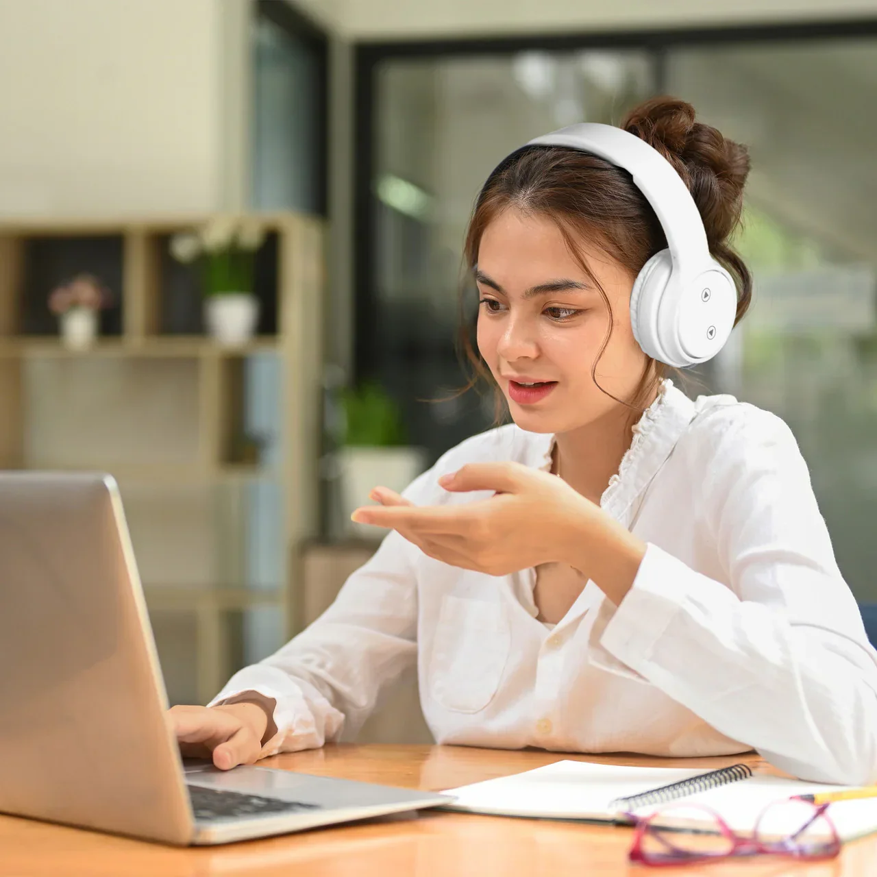 Foldable Bluetooth Headphones with Mic Bright White - Image 3